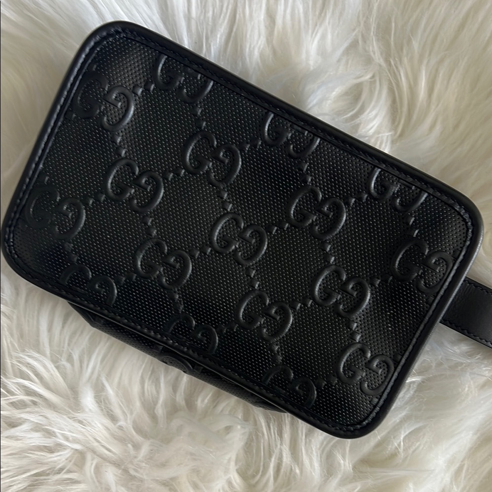 Gucci Black Embossed Shoulder Bag - Picture 4 of 7